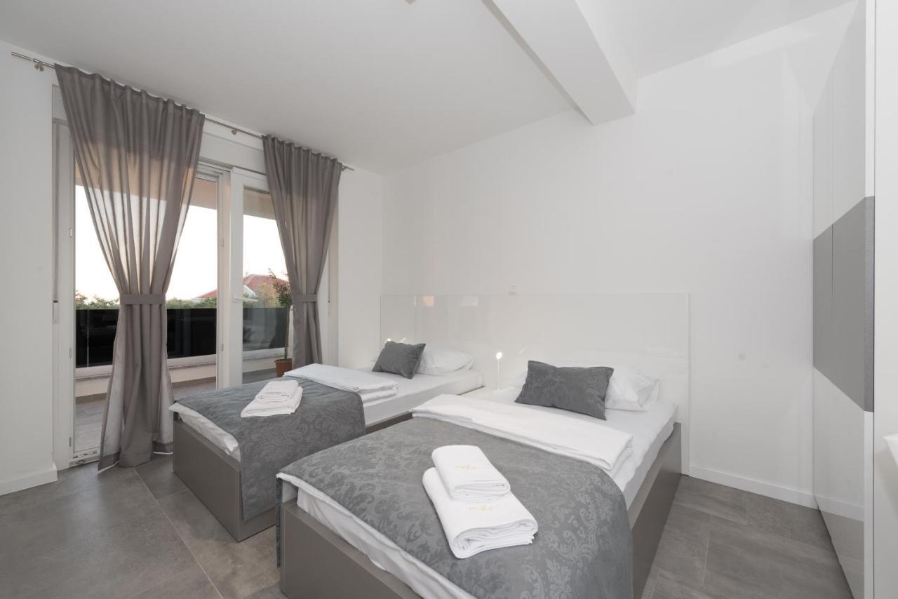 Villa Magnifica Apartments With Pool Novalja Extérieur photo