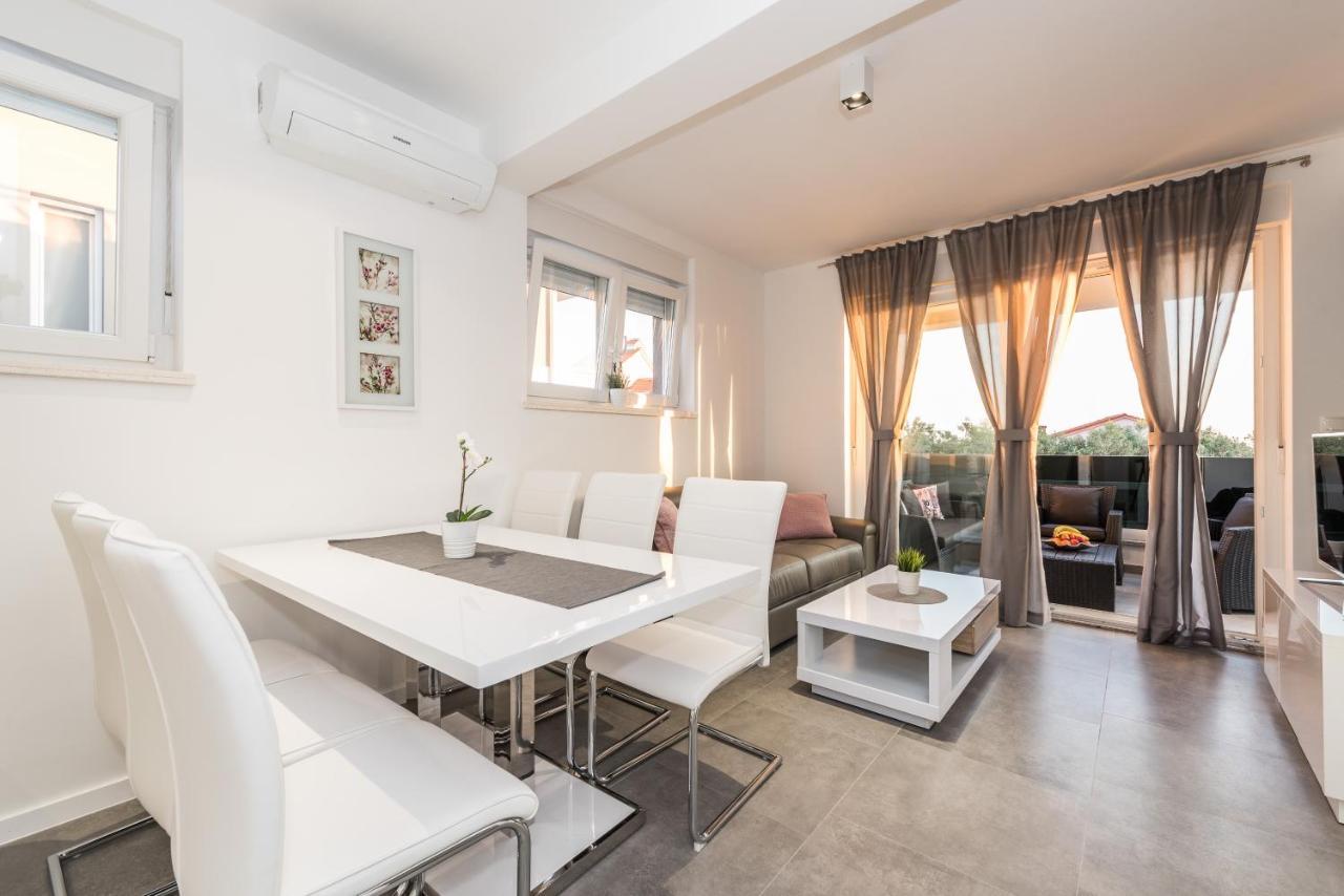 Villa Magnifica Apartments With Pool Novalja Extérieur photo